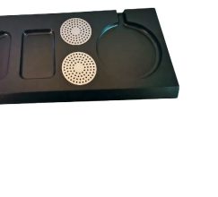 Plateau universel en bois Roll’s pour chambre d’hôtel avec compartiments pour bouilloire et consommables
